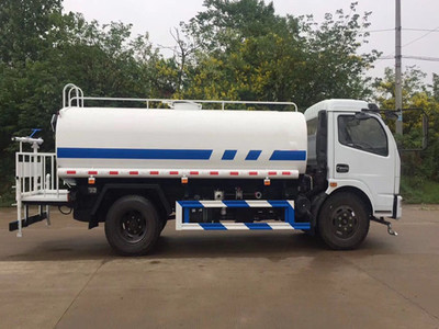 東風(fēng)10.3噸灑水車大促銷 選購指南與市場機(jī)遇